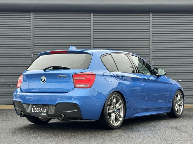 １シリーズ Ｍ１３５ｉ　純正ナビ　ＢＴ　ＵＳＢ　ＤＶＤ　ＣＤ　バックカメラ　ＰＤＣ　コンフォートアクセス　ＬＥＤヘッドライト　オートライト　パワーシート　純正１８インチアルミホイール　ＥＴＣ２．０　オートエアコン　禁煙車（55枚目）