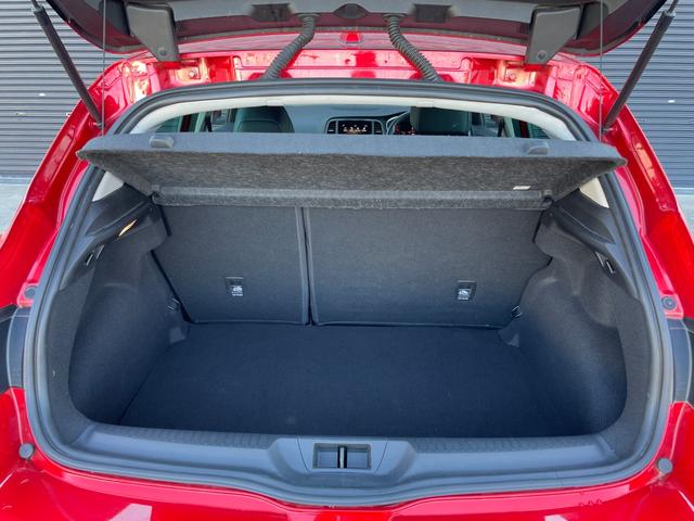 ＬＩＢＥＲＡＬＡ店舗は全て、株式会社ＩＤＯＭ　直営店でございます。地域に密着した在庫展示を行なっております。その店舗でしか展示されないお車もございますので、お客様にとってお気に入りの店舗が見つかるかも