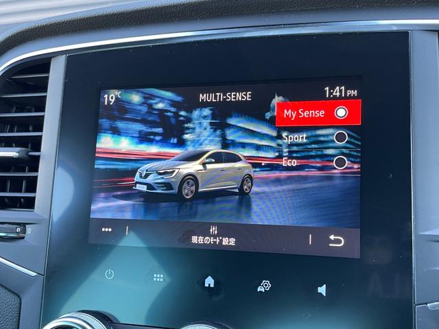 輸入車在庫を全国のＬＩＢＥＲＡＬＡ店舗にて在庫展示しております。落ち着いた商談スペースにて、お気に入りの１台をごゆっくりお選び下さい。