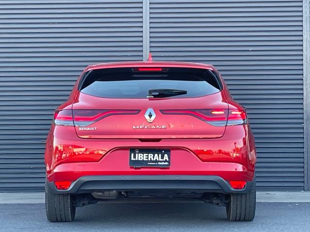 これまでの憧れだけや批評家の意見といったイメージで選ぶのではなく、オーナー様となる方がクルマから直接感じるリアルな感性を第一にした、最良の一台との出会いをコーディネート致します。