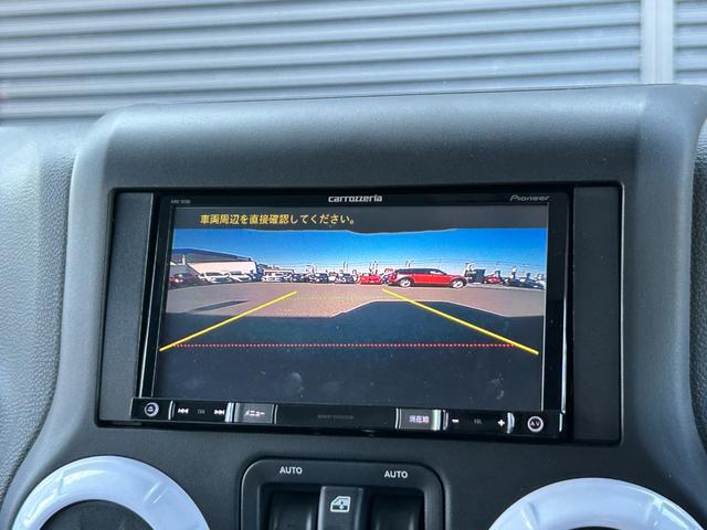 ジープ・ラングラーアンリミテッド スポーツ SDナビ 12セグ BT DVD CD サイド/バックカメラ 白黒レザー調シートカバー LEDヘッドライト クルーズコントロール ETC 純正17インチアルミホイール フロアマット 禁煙車(29枚目)