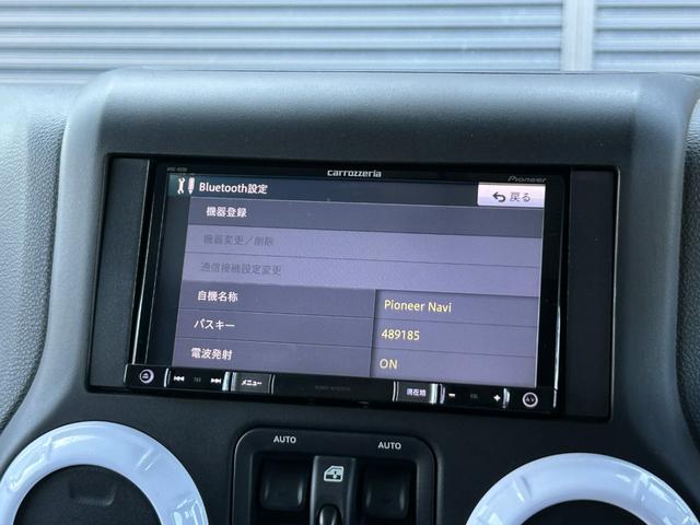 ジープ・ラングラーアンリミテッド スポーツ SDナビ 12セグ BT DVD CD サイド/バックカメラ 白黒レザー調シートカバー LEDヘッドライト クルーズコントロール ETC 純正17インチアルミホイール フロアマット 禁煙車(31枚目)