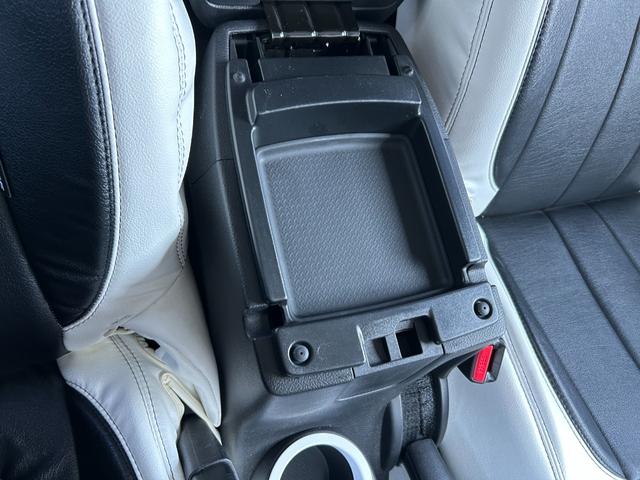 ジープ・ラングラーアンリミテッド スポーツ SDナビ 12セグ BT DVD CD サイド/バックカメラ 白黒レザー調シートカバー LEDヘッドライト クルーズコントロール ETC 純正17インチアルミホイール フロアマット 禁煙車(42枚目)