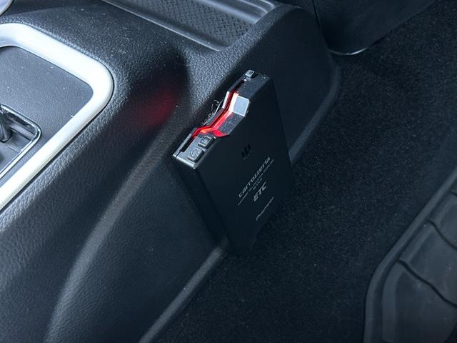 ジープ・ラングラーアンリミテッド スポーツ SDナビ 12セグ BT DVD CD サイド/バックカメラ 白黒レザー調シートカバー LEDヘッドライト クルーズコントロール ETC 純正17インチアルミホイール フロアマット 禁煙車(49枚目)