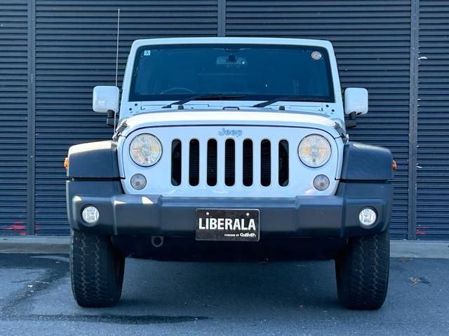 ジープ・ラングラーアンリミテッド スポーツ SDナビ 12セグ BT DVD CD サイド/バックカメラ 白黒レザー調シートカバー LEDヘッドライト クルーズコントロール ETC 純正17インチアルミホイール フロアマット 禁煙車(52枚目)