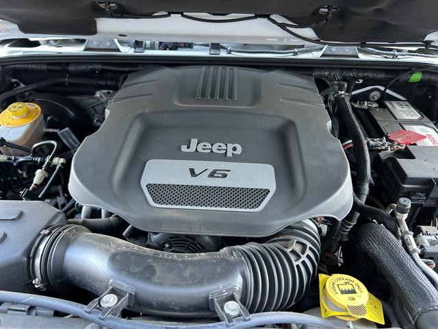 ジープ・ラングラーアンリミテッド スポーツ SDナビ 12セグ BT DVD CD サイド/バックカメラ 白黒レザー調シートカバー LEDヘッドライト クルーズコントロール ETC 純正17インチアルミホイール フロアマット 禁煙車(68枚目)