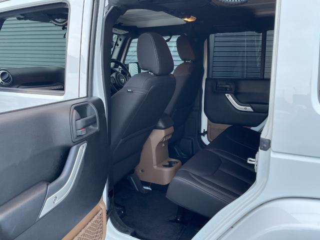 ジープ・ラングラーアンリミテッド サハラ 9インチフローティングナビ 12セグ BT DVD CD サイド/バックカメラ ALPINEスピーカー HIDヘッドライト オートライト ETC 純正17インチAW クルーズコントロール 禁煙車(13枚目)