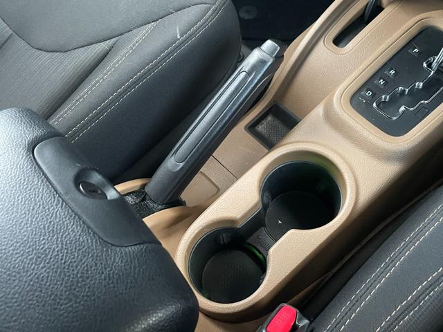 ジープ・ラングラーアンリミテッド サハラ 9インチフローティングナビ 12セグ BT DVD CD サイド/バックカメラ ALPINEスピーカー HIDヘッドライト オートライト ETC 純正17インチAW クルーズコントロール 禁煙車(33枚目)