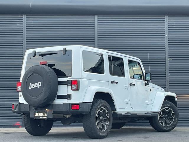 ジープ・ラングラーアンリミテッド サハラ 9インチフローティングナビ 12セグ BT DVD CD サイド/バックカメラ ALPINEスピーカー HIDヘッドライト オートライト ETC 純正17インチAW クルーズコントロール 禁煙車(44枚目)