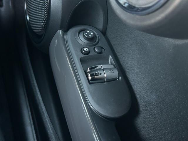 MINI ヴィクトリア 中期 インテリジェントSFT 純正ナビ バックカメラ LED ETC BT USB ミュージックサーバー MTモード切替 純正15インチAW オートライト 電動格納ミラー アイドリングストップ 禁煙車(17枚目)