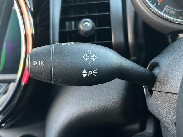 MINI ヴィクトリア 中期 インテリジェントSFT 純正ナビ バックカメラ LED ETC BT USB ミュージックサーバー MTモード切替 純正15インチAW オートライト 電動格納ミラー アイドリングストップ 禁煙車(39枚目)