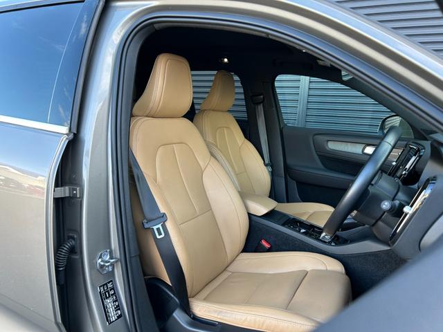 ＸＣ４０ Ｂ４　ＡＷＤ　インスクリプション　サンルーフ　ｈａｒｍａｎ／ｋａｒｄｏｎ　茶革　Ｓヒーター　ＰＷシート　ＰＷテールゲート　ナビ　ＴＶ　ＣａｒＰｌａｙ　３６０度カメラ　ＡＣＣ　自動駐車　純正１９インチＡＷ　ＬＥＤ　オートハイビーム（8枚目）