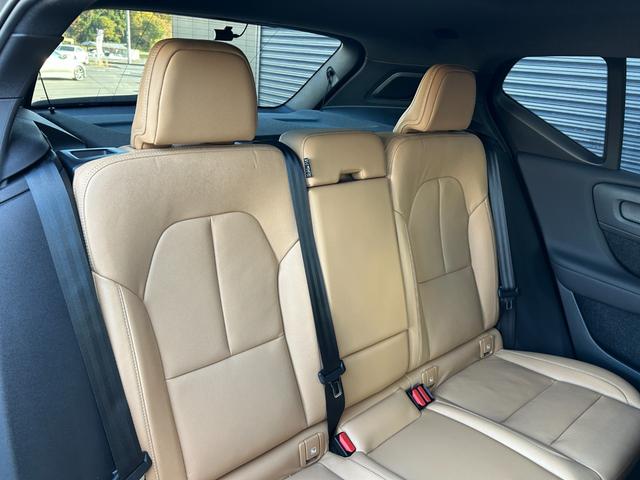 ＸＣ４０ Ｂ４　ＡＷＤ　インスクリプション　サンルーフ　ｈａｒｍａｎ／ｋａｒｄｏｎ　茶革　Ｓヒーター　ＰＷシート　ＰＷテールゲート　ナビ　ＴＶ　ＣａｒＰｌａｙ　３６０度カメラ　ＡＣＣ　自動駐車　純正１９インチＡＷ　ＬＥＤ　オートハイビーム（10枚目）