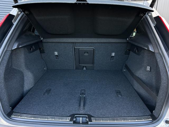 ＸＣ４０ Ｂ４　ＡＷＤ　インスクリプション　サンルーフ　ｈａｒｍａｎ／ｋａｒｄｏｎ　茶革　Ｓヒーター　ＰＷシート　ＰＷテールゲート　ナビ　ＴＶ　ＣａｒＰｌａｙ　３６０度カメラ　ＡＣＣ　自動駐車　純正１９インチＡＷ　ＬＥＤ　オートハイビーム（17枚目）