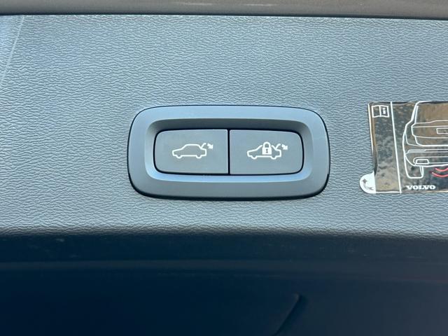 ＸＣ４０ Ｂ４　ＡＷＤ　インスクリプション　サンルーフ　ｈａｒｍａｎ／ｋａｒｄｏｎ　茶革　Ｓヒーター　ＰＷシート　ＰＷテールゲート　ナビ　ＴＶ　ＣａｒＰｌａｙ　３６０度カメラ　ＡＣＣ　自動駐車　純正１９インチＡＷ　ＬＥＤ　オートハイビーム（18枚目）