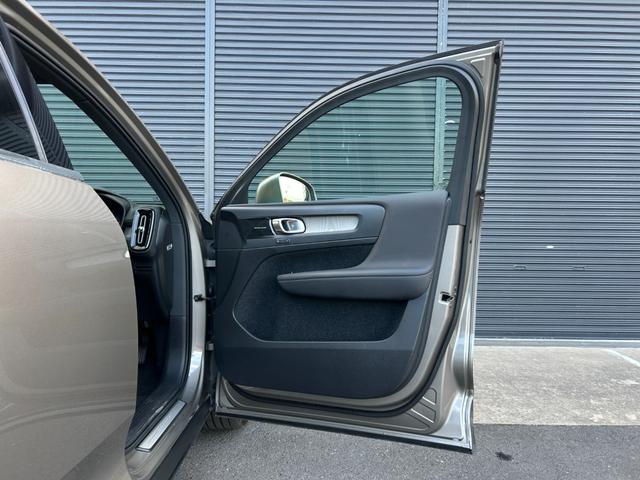 ＸＣ４０ Ｂ４　ＡＷＤ　インスクリプション　サンルーフ　ｈａｒｍａｎ／ｋａｒｄｏｎ　茶革　Ｓヒーター　ＰＷシート　ＰＷテールゲート　ナビ　ＴＶ　ＣａｒＰｌａｙ　３６０度カメラ　ＡＣＣ　自動駐車　純正１９インチＡＷ　ＬＥＤ　オートハイビーム（19枚目）