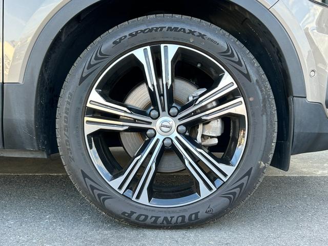 ＸＣ４０ Ｂ４　ＡＷＤ　インスクリプション　サンルーフ　ｈａｒｍａｎ／ｋａｒｄｏｎ　茶革　Ｓヒーター　ＰＷシート　ＰＷテールゲート　ナビ　ＴＶ　ＣａｒＰｌａｙ　３６０度カメラ　ＡＣＣ　自動駐車　純正１９インチＡＷ　ＬＥＤ　オートハイビーム（68枚目）