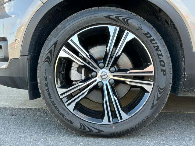 ＸＣ４０ Ｂ４　ＡＷＤ　インスクリプション　サンルーフ　ｈａｒｍａｎ／ｋａｒｄｏｎ　茶革　Ｓヒーター　ＰＷシート　ＰＷテールゲート　ナビ　ＴＶ　ＣａｒＰｌａｙ　３６０度カメラ　ＡＣＣ　自動駐車　純正１９インチＡＷ　ＬＥＤ　オートハイビーム（70枚目）