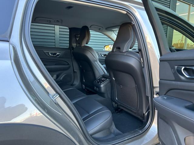 Ｖ６０ クロスカントリー　Ｂ５　ＡＷＤ　プロ　ワンオーナー　ｈａｒｍａｎ／ｋａｒｄｏｎ　ＨＵＤ　黒革　Ｓヒーター　ベンチレーション　ＰＷシート　ＰＷテールゲート　インテリセーフ　ＡＣＣ　ＬＫＡ　ＢＬＩＳ　３６０度カメラ　ナビ　ＴＶ　ＣａｒＰｌａｙ（9枚目）