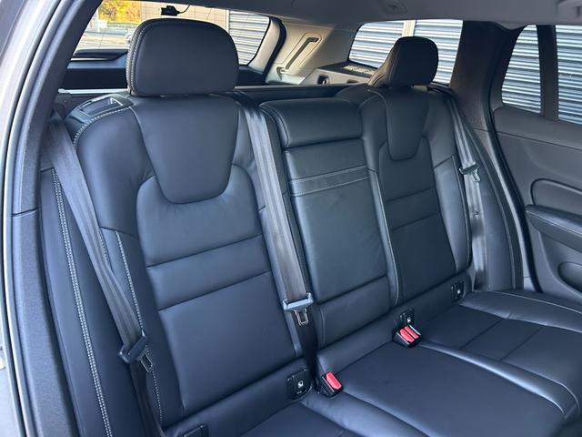 Ｖ６０ クロスカントリー　Ｂ５　ＡＷＤ　プロ　ワンオーナー　ｈａｒｍａｎ／ｋａｒｄｏｎ　ＨＵＤ　黒革　Ｓヒーター　ベンチレーション　ＰＷシート　ＰＷテールゲート　インテリセーフ　ＡＣＣ　ＬＫＡ　ＢＬＩＳ　３６０度カメラ　ナビ　ＴＶ　ＣａｒＰｌａｙ（10枚目）