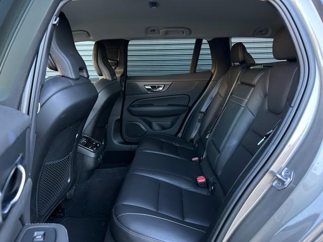 Ｖ６０ クロスカントリー　Ｂ５　ＡＷＤ　プロ　ワンオーナー　ｈａｒｍａｎ／ｋａｒｄｏｎ　ＨＵＤ　黒革　Ｓヒーター　ベンチレーション　ＰＷシート　ＰＷテールゲート　インテリセーフ　ＡＣＣ　ＬＫＡ　ＢＬＩＳ　３６０度カメラ　ナビ　ＴＶ　ＣａｒＰｌａｙ（14枚目）