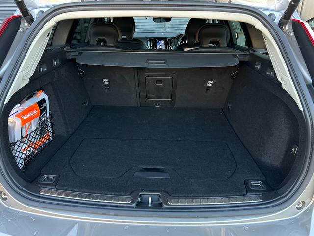 Ｖ６０ クロスカントリー　Ｂ５　ＡＷＤ　プロ　ワンオーナー　ｈａｒｍａｎ／ｋａｒｄｏｎ　ＨＵＤ　黒革　Ｓヒーター　ベンチレーション　ＰＷシート　ＰＷテールゲート　インテリセーフ　ＡＣＣ　ＬＫＡ　ＢＬＩＳ　３６０度カメラ　ナビ　ＴＶ　ＣａｒＰｌａｙ（17枚目）