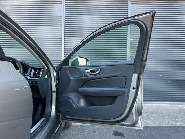 Ｖ６０ クロスカントリー　Ｂ５　ＡＷＤ　プロ　ワンオーナー　ｈａｒｍａｎ／ｋａｒｄｏｎ　ＨＵＤ　黒革　Ｓヒーター　ベンチレーション　ＰＷシート　ＰＷテールゲート　インテリセーフ　ＡＣＣ　ＬＫＡ　ＢＬＩＳ　３６０度カメラ　ナビ　ＴＶ　ＣａｒＰｌａｙ（19枚目）