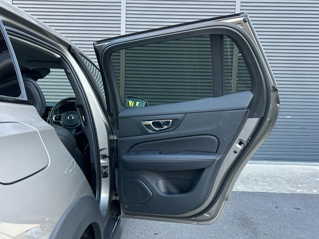 Ｖ６０ クロスカントリー　Ｂ５　ＡＷＤ　プロ　ワンオーナー　ｈａｒｍａｎ／ｋａｒｄｏｎ　ＨＵＤ　黒革　Ｓヒーター　ベンチレーション　ＰＷシート　ＰＷテールゲート　インテリセーフ　ＡＣＣ　ＬＫＡ　ＢＬＩＳ　３６０度カメラ　ナビ　ＴＶ　ＣａｒＰｌａｙ（20枚目）