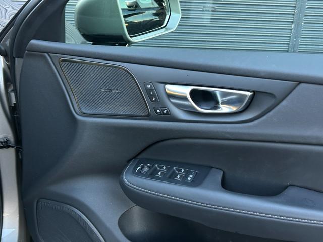 Ｖ６０ クロスカントリー　Ｂ５　ＡＷＤ　プロ　ワンオーナー　ｈａｒｍａｎ／ｋａｒｄｏｎ　ＨＵＤ　黒革　Ｓヒーター　ベンチレーション　ＰＷシート　ＰＷテールゲート　インテリセーフ　ＡＣＣ　ＬＫＡ　ＢＬＩＳ　３６０度カメラ　ナビ　ＴＶ　ＣａｒＰｌａｙ（23枚目）