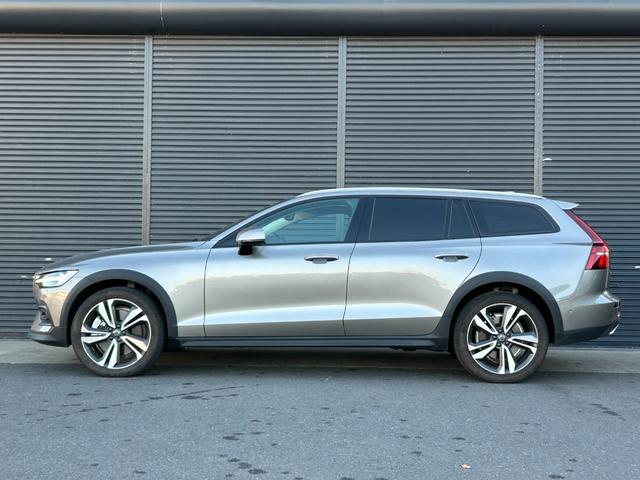 Ｖ６０ クロスカントリー　Ｂ５　ＡＷＤ　プロ　ワンオーナー　ｈａｒｍａｎ／ｋａｒｄｏｎ　ＨＵＤ　黒革　Ｓヒーター　ベンチレーション　ＰＷシート　ＰＷテールゲート　インテリセーフ　ＡＣＣ　ＬＫＡ　ＢＬＩＳ　３６０度カメラ　ナビ　ＴＶ　ＣａｒＰｌａｙ（65枚目）