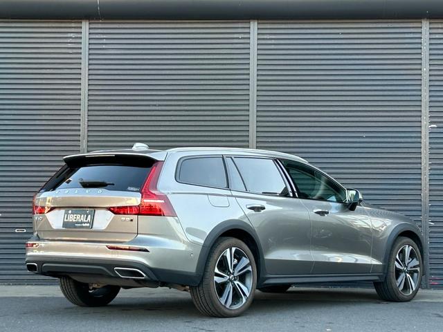 Ｖ６０ クロスカントリー　Ｂ５　ＡＷＤ　プロ　ワンオーナー　ｈａｒｍａｎ／ｋａｒｄｏｎ　ＨＵＤ　黒革　Ｓヒーター　ベンチレーション　ＰＷシート　ＰＷテールゲート　インテリセーフ　ＡＣＣ　ＬＫＡ　ＢＬＩＳ　３６０度カメラ　ナビ　ＴＶ　ＣａｒＰｌａｙ（66枚目）