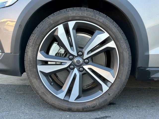 Ｖ６０ クロスカントリー　Ｂ５　ＡＷＤ　プロ　ワンオーナー　ｈａｒｍａｎ／ｋａｒｄｏｎ　ＨＵＤ　黒革　Ｓヒーター　ベンチレーション　ＰＷシート　ＰＷテールゲート　インテリセーフ　ＡＣＣ　ＬＫＡ　ＢＬＩＳ　３６０度カメラ　ナビ　ＴＶ　ＣａｒＰｌａｙ（71枚目）