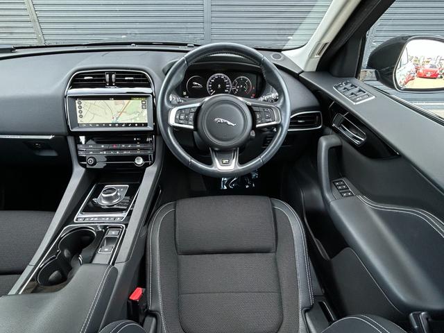 Ｆペイス Ｒ－スポーツ　ブラックパック　ＯＰ２２ｉｎＡＷ　３６０度カメラ　衝突軽減Ｂ　ＡＣＣ　ＬＫＡ　ＭＥＲＩＤＩＡＮ　半革　シートヒーター　Ｍ付ＰＷシート　ＰＷテールゲート　ナビ　１２セグ　ＢＴ　ＬＥＤ　ドラレコ　ＥＴＣ（5枚目）