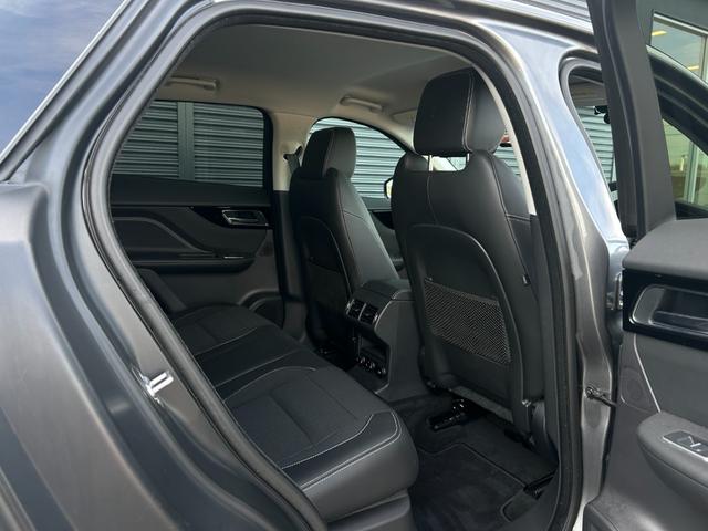 Ｆペイス Ｒ－スポーツ　ブラックパック　ＯＰ２２ｉｎＡＷ　３６０度カメラ　衝突軽減Ｂ　ＡＣＣ　ＬＫＡ　ＭＥＲＩＤＩＡＮ　半革　シートヒーター　Ｍ付ＰＷシート　ＰＷテールゲート　ナビ　１２セグ　ＢＴ　ＬＥＤ　ドラレコ　ＥＴＣ（9枚目）