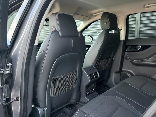 Ｆペイス Ｒ－スポーツ　ブラックパック　ＯＰ２２ｉｎＡＷ　３６０度カメラ　衝突軽減Ｂ　ＡＣＣ　ＬＫＡ　ＭＥＲＩＤＩＡＮ　半革　シートヒーター　Ｍ付ＰＷシート　ＰＷテールゲート　ナビ　１２セグ　ＢＴ　ＬＥＤ　ドラレコ　ＥＴＣ（13枚目）