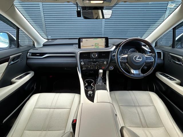 ＲＸ ＲＸ４５０ｈＬ　後期型　ムーンルーフ　マクレビ　ＨＵＤ　パノラミックビューＭ　白革　Ｓヒーター　ベンチレーション　Ｍ付ＰＷシート　ステアヒーター　ＰＷテールゲート　レクサスＳＦＴ　ＡＣＣ　ＬＫＡ　ＢＳＭ　ナビ　ＴＶ（4枚目）