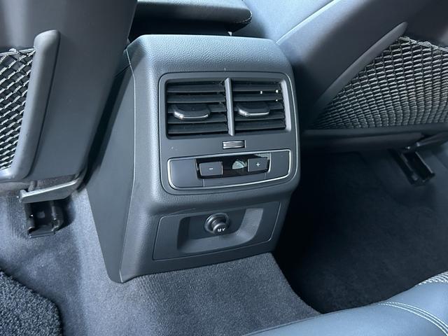 A4アバント 2.0TFSIクワトロスポーツ Sラインパッケージ アシスタンスPKG ACC レーンアシスト 360°カメラ マトリクスLED 半革 シートヒーター パワーシート パワーテールゲート 純正ナビ 12セグ BT ETC 前後ドラレコ(15枚目)