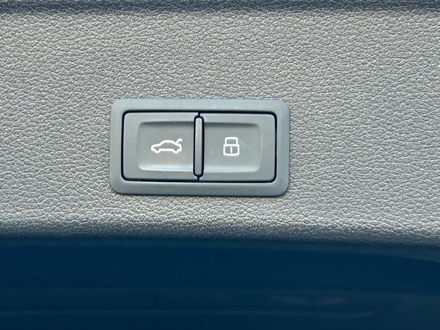 A4アバント 2.0TFSIクワトロスポーツ Sラインパッケージ アシスタンスPKG ACC レーンアシスト 360°カメラ マトリクスLED 半革 シートヒーター パワーシート パワーテールゲート 純正ナビ 12セグ BT ETC 前後ドラレコ(18枚目)