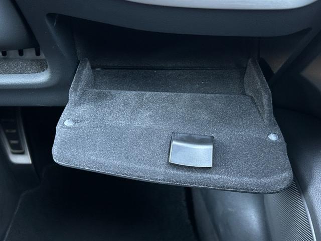 A4アバント 2.0TFSIクワトロスポーツ Sラインパッケージ アシスタンスPKG ACC レーンアシスト 360°カメラ マトリクスLED 半革 シートヒーター パワーシート パワーテールゲート 純正ナビ 12セグ BT ETC 前後ドラレコ(55枚目)