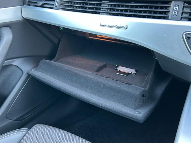 A4アバント 2.0TFSIクワトロスポーツ Sラインパッケージ アシスタンスPKG ACC レーンアシスト 360°カメラ マトリクスLED 半革 シートヒーター パワーシート パワーテールゲート 純正ナビ 12セグ BT ETC 前後ドラレコ(56枚目)