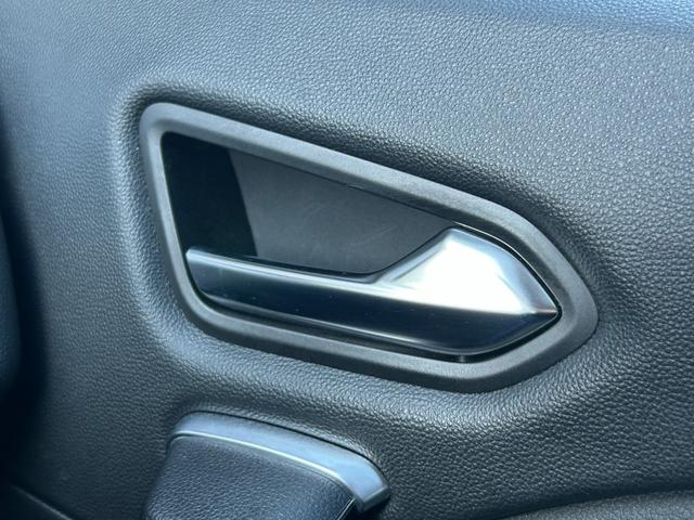 キャプチャー インテンス　衝突軽減Ｂ　ＡＣＣ　ＬＫＡ　ＢＳＭ　３６０°カメラ　純正ディスプレイオーディオ　ＣａｒＰｌａｙ　Ａｎｄｒｏｉｄｏ　Ａｕｔｏ　ＢＴ　ＵＳＢ　半革　シートヒーター　ＬＥＤ　ＥＴＣ　ルーフレール　禁煙車（22枚目）