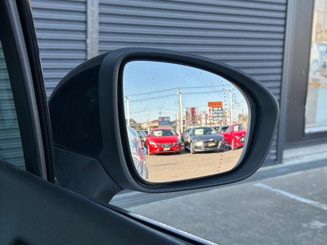 キャプチャー インテンス　衝突軽減Ｂ　ＡＣＣ　ＬＫＡ　ＢＳＭ　３６０°カメラ　純正ディスプレイオーディオ　ＣａｒＰｌａｙ　Ａｎｄｒｏｉｄｏ　Ａｕｔｏ　ＢＴ　ＵＳＢ　半革　シートヒーター　ＬＥＤ　ＥＴＣ　ルーフレール　禁煙車（68枚目）