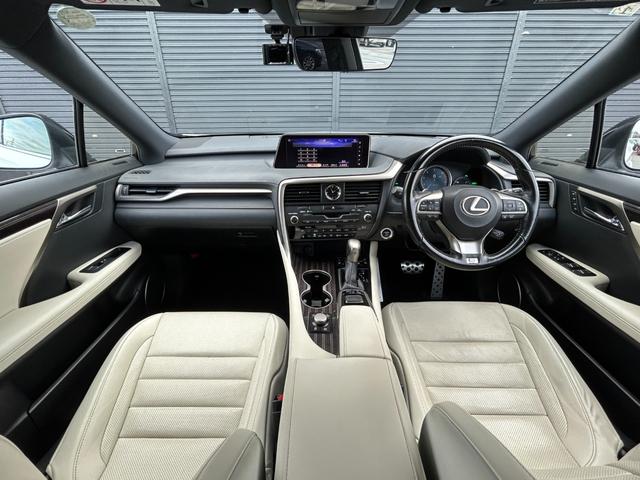 ＲＸ ＲＸ４５０ｈ　Ｆスポーツ　白革　シートヒーター　ベンチレーション　Ｍ付ＰＷシート　ステアヒーター　ＰＷテールゲート　三眼ＬＥＤ　ＨＵＤ　プリクラッシュＳＦＴ　ＡＣＣ　ＬＫＡ　ＢＳＭ　Ｂカメラ　パークセンサー　ナビ　ＴＶ　禁煙車（4枚目）