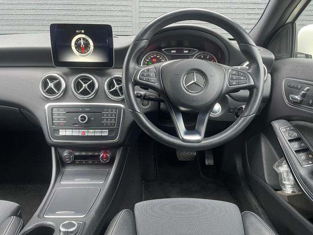 Ａクラス Ａ１８０　スタイル　後期型　ＲＳＰ　ＡＣＣ　ＬＫＡ　ＢＳＡ　バックカメラ　パークトロニック　半革　シートヒーター　Ｍ付ＰＷシート　ＬＥＤヘッドライト　キーレスゴー　ＴＶ　ＢＴ　ＣａｒＰｌａｙ　ＥＴＣ　純１６ｉｎＡＷ（5枚目）