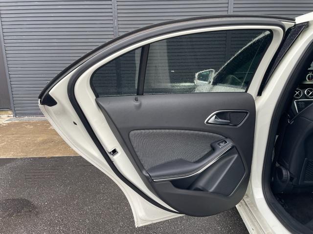 Ａクラス Ａ１８０　スタイル　後期型　ＲＳＰ　ＡＣＣ　ＬＫＡ　ＢＳＡ　バックカメラ　パークトロニック　半革　シートヒーター　Ｍ付ＰＷシート　ＬＥＤヘッドライト　キーレスゴー　ＴＶ　ＢＴ　ＣａｒＰｌａｙ　ＥＴＣ　純１６ｉｎＡＷ（18枚目）