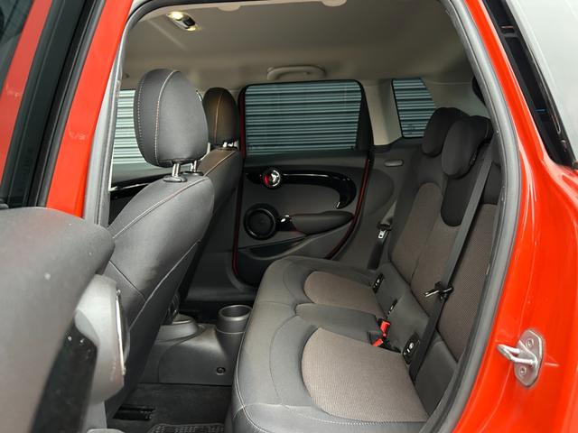 ＭＩＮＩ クーパーＤ　中期型　ペッパーＰＫＧ　コンフォートアクセス　インテリジェントＳＦＴ　純正ナビ　ＢＴ　ＵＳＢ　Ｂカメラ　ＰＤＣ　ＬＥＤ　ＵＪテールランプ　ＥＴＣ　アームレスト　前後ドラレコ　純正１７ｉｎＡＷ　禁煙車（14枚目）