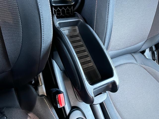 ＭＩＮＩ クーパーＤ　中期型　ペッパーＰＫＧ　コンフォートアクセス　インテリジェントＳＦＴ　純正ナビ　ＢＴ　ＵＳＢ　Ｂカメラ　ＰＤＣ　ＬＥＤ　ＵＪテールランプ　ＥＴＣ　アームレスト　前後ドラレコ　純正１７ｉｎＡＷ　禁煙車（41枚目）