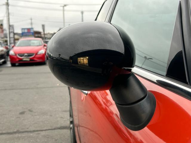 ＭＩＮＩ クーパーＤ　中期型　ペッパーＰＫＧ　コンフォートアクセス　インテリジェントＳＦＴ　純正ナビ　ＢＴ　ＵＳＢ　Ｂカメラ　ＰＤＣ　ＬＥＤ　ＵＪテールランプ　ＥＴＣ　アームレスト　前後ドラレコ　純正１７ｉｎＡＷ　禁煙車（66枚目）