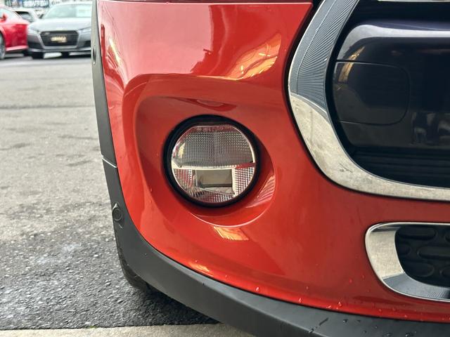 ＭＩＮＩ クーパーＤ　中期型　ペッパーＰＫＧ　コンフォートアクセス　インテリジェントＳＦＴ　純正ナビ　ＢＴ　ＵＳＢ　Ｂカメラ　ＰＤＣ　ＬＥＤ　ＵＪテールランプ　ＥＴＣ　アームレスト　前後ドラレコ　純正１７ｉｎＡＷ　禁煙車（68枚目）