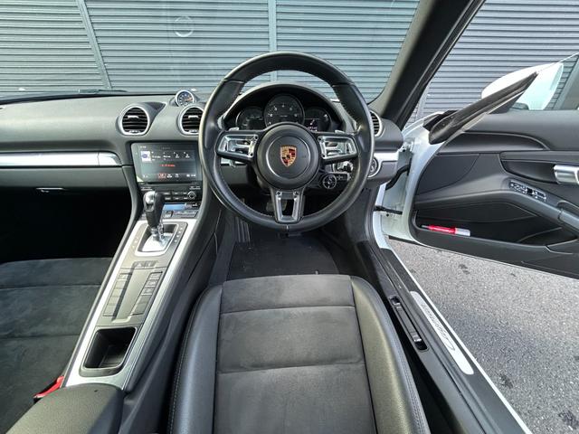 ���ʂȃN���}��I�Ԃ��߂��ґ�ȋ�Ԃ����p�ӁB�������Ɨ�����������ԂŃR�[�q�[�����݂Ȃ���ԑI�т����y���݂��������B�k�h�a�d�q�`�k�`�ł͂U��ނ̃R�[�q�[�����p�ӂ��Ă���܂��B